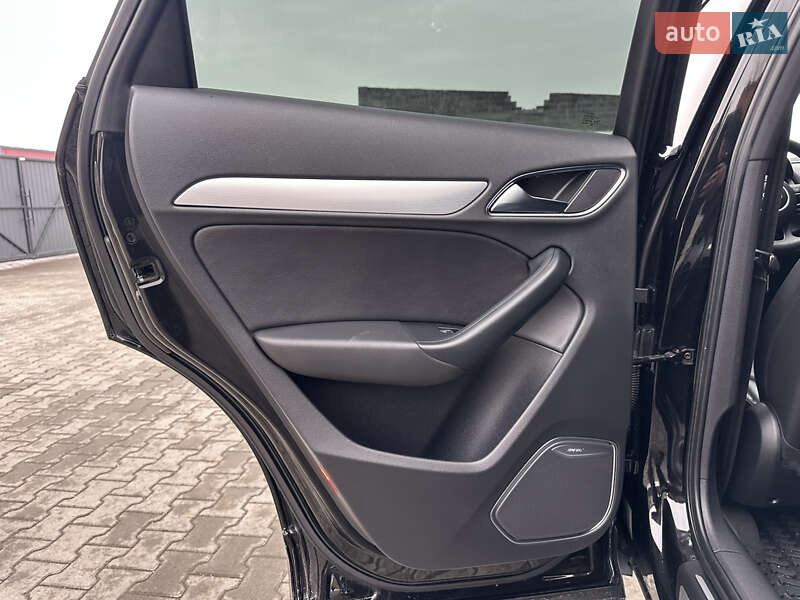 Позашляховик / Кросовер Audi Q3 2016 в Дубні