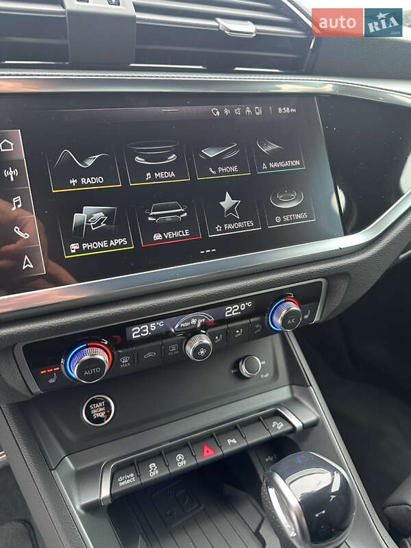 Позашляховик / Кросовер Audi Q3 2024 в Тернополі