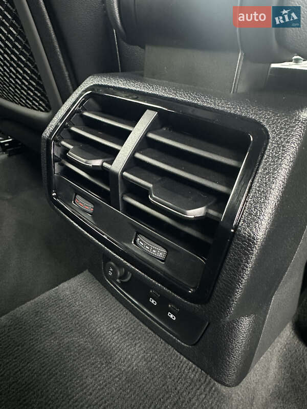 Позашляховик / Кросовер Audi Q3 2024 в Тернополі