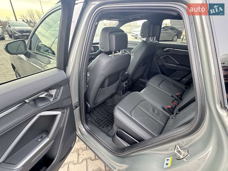 Позашляховик / Кросовер Audi Q3 2024 в Києві фото 25 Позашляховик / Кросовер Audi Q3 2024 в Києві