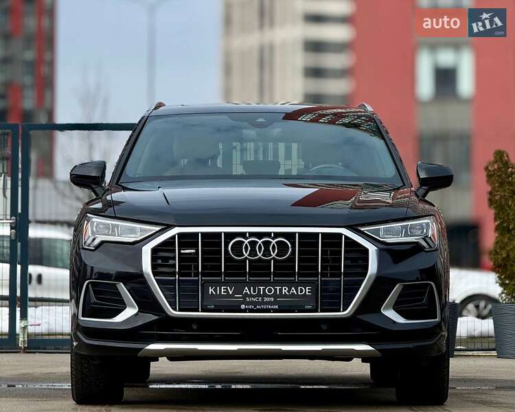 Внедорожник / Кроссовер Audi Q3 2019 в Киеве