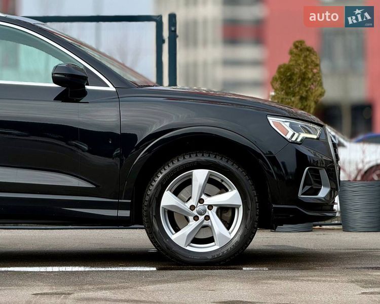 Внедорожник / Кроссовер Audi Q3 2019 в Киеве