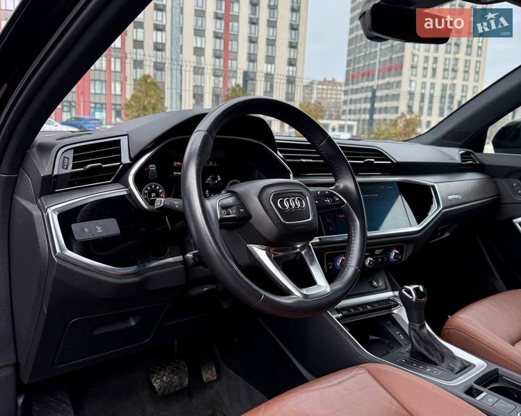 Внедорожник / Кроссовер Audi Q3 2019 в Киеве