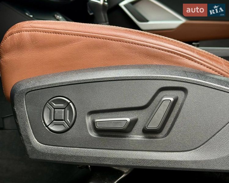 Внедорожник / Кроссовер Audi Q3 2019 в Киеве