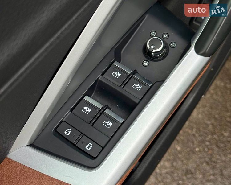 Внедорожник / Кроссовер Audi Q3 2019 в Киеве