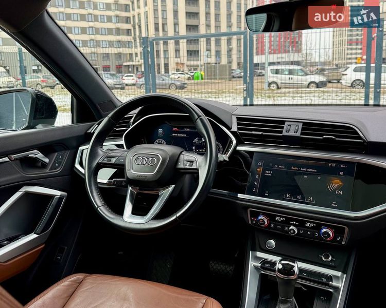 Внедорожник / Кроссовер Audi Q3 2019 в Киеве