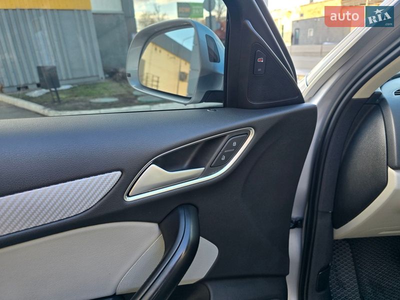 Позашляховик / Кросовер Audi Q3 2015 в Києві