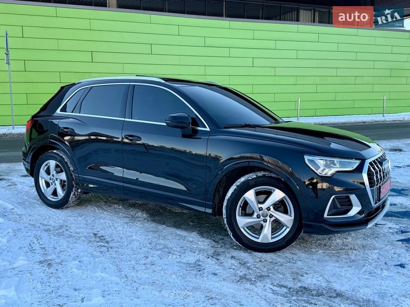 Внедорожник / Кроссовер Audi Q3 2020 в Киеве
