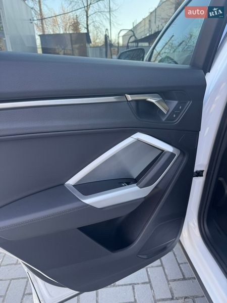 Позашляховик / Кросовер Audi Q3 2024 в Львові