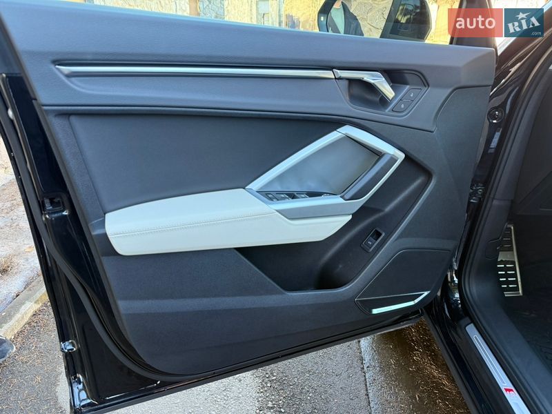 Позашляховик / Кросовер Audi Q3 2019 в Києві