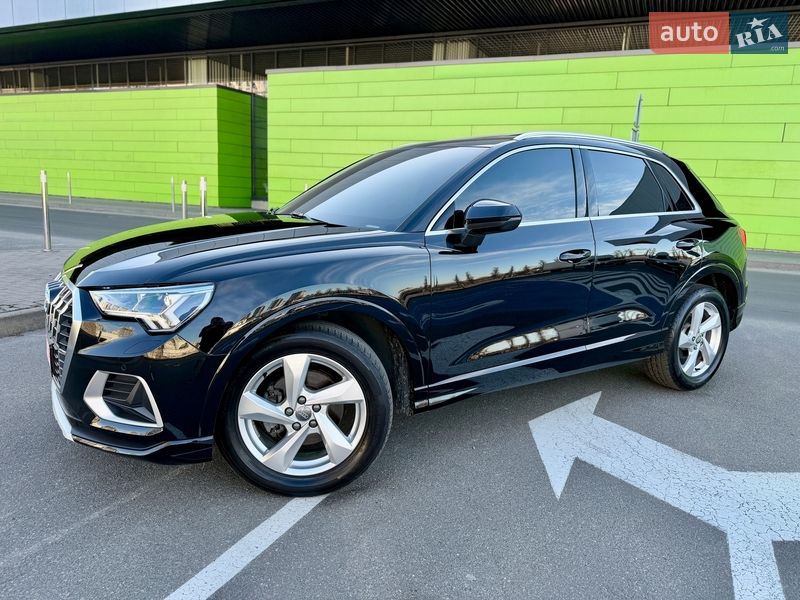 Внедорожник / Кроссовер Audi Q3 2020 в Киеве