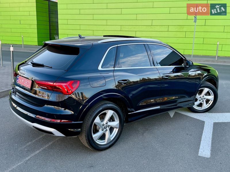 Внедорожник / Кроссовер Audi Q3 2020 в Киеве