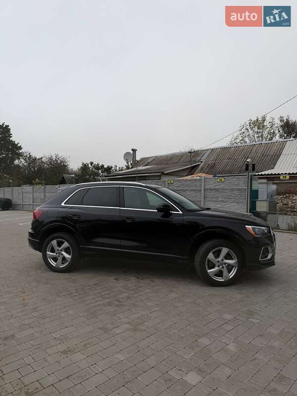 Внедорожник / Кроссовер Audi Q3 2020 в Хмельницком