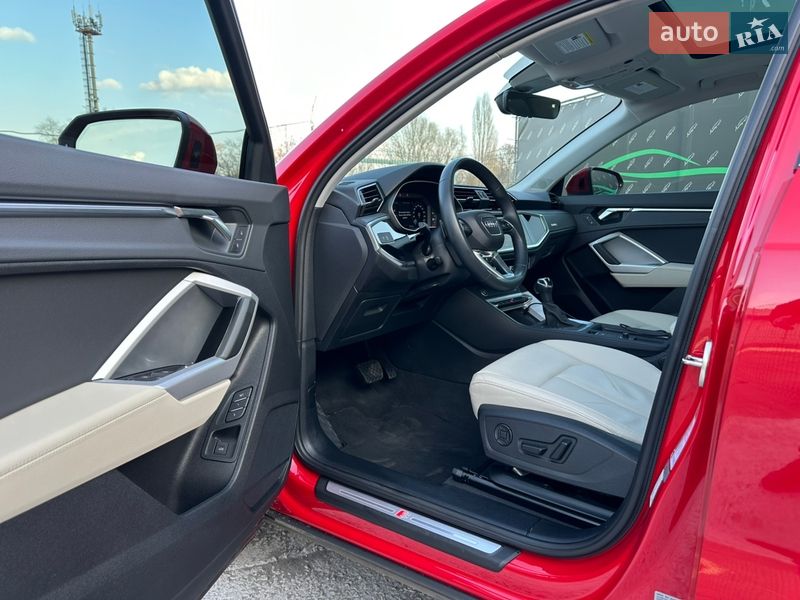 Внедорожник / Кроссовер Audi Q3 2024 в Киеве