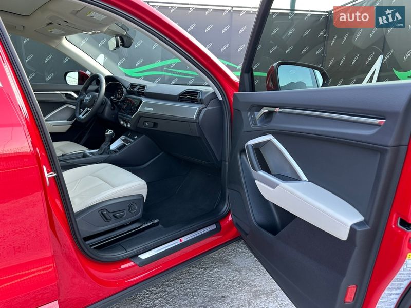 Внедорожник / Кроссовер Audi Q3 2024 в Киеве