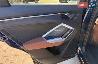 Внедорожник / Кроссовер Audi Q3 2020 в Киеве
