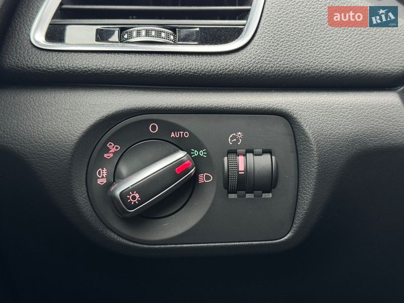 Внедорожник / Кроссовер Audi Q3 2017 в Киеве