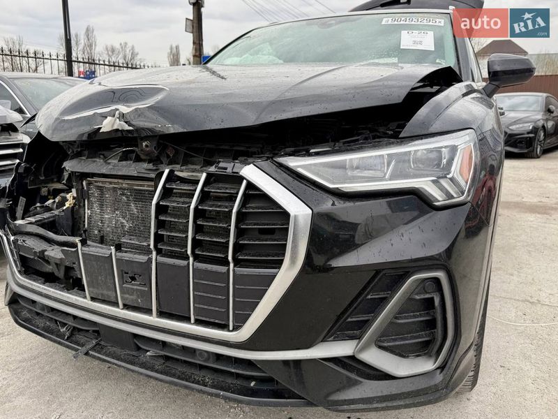 Внедорожник / Кроссовер Audi Q3 2019 в Киеве