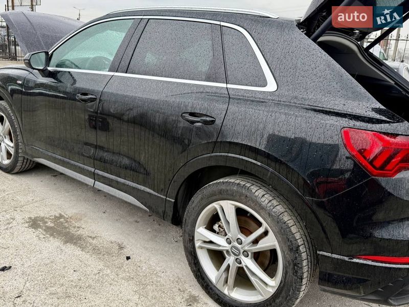 Внедорожник / Кроссовер Audi Q3 2019 в Киеве