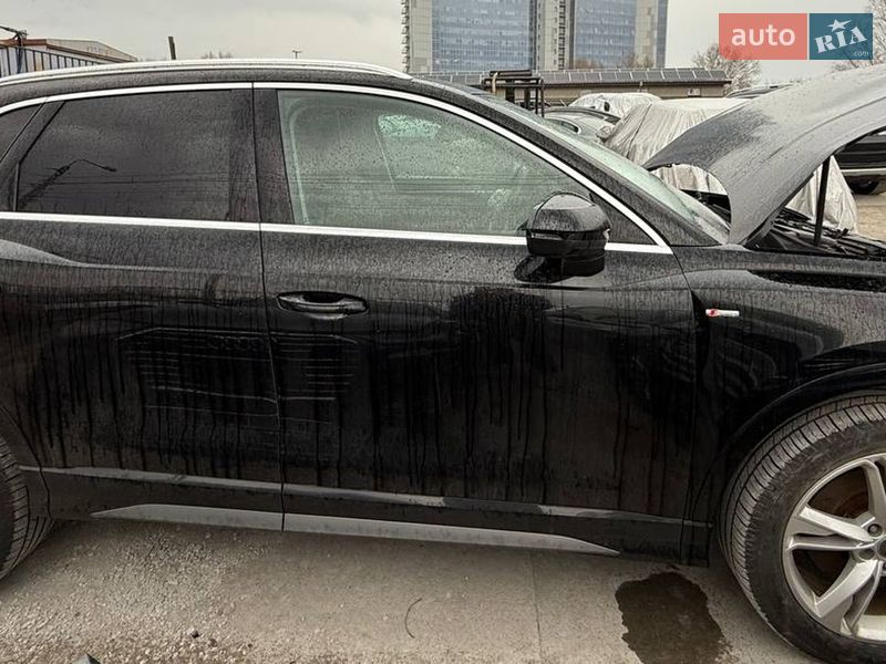 Внедорожник / Кроссовер Audi Q3 2019 в Киеве