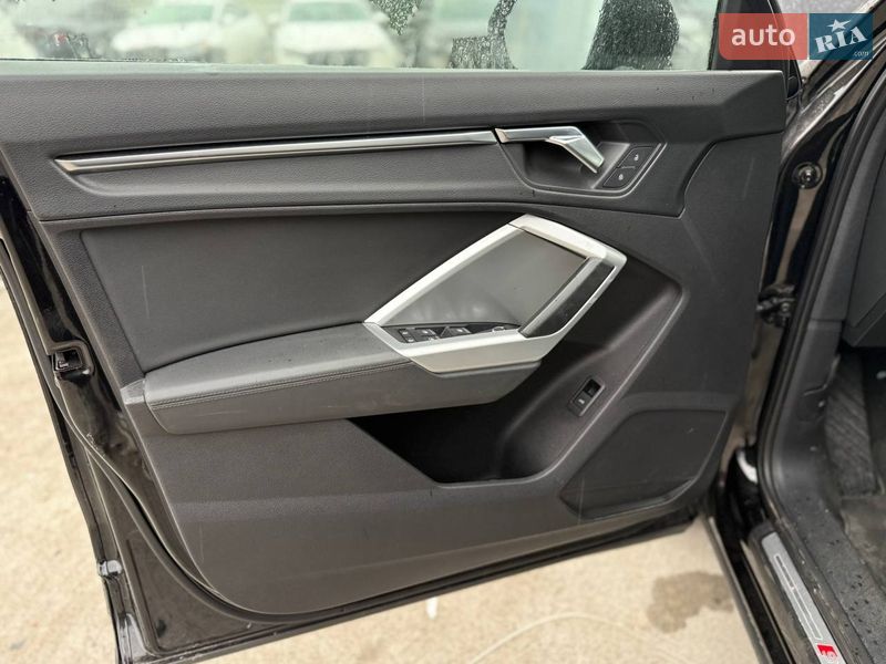 Внедорожник / Кроссовер Audi Q3 2019 в Киеве