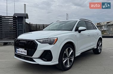 Внедорожник / Кроссовер Audi Q3 2021 в Киеве