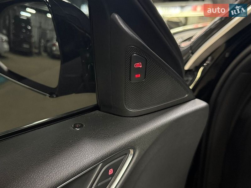 Внедорожник / Кроссовер Audi Q3 2015 в Киеве