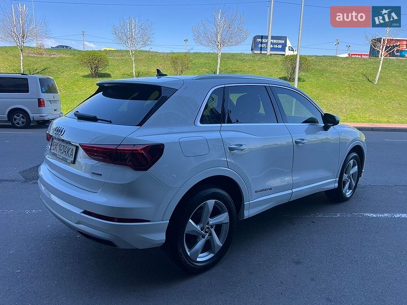 Внедорожник / Кроссовер Audi Q3 2020 в Киеве