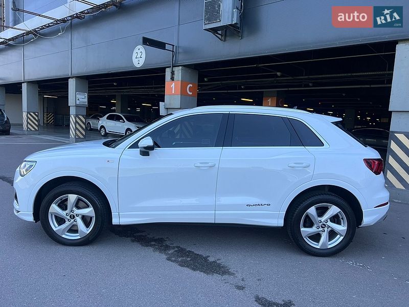 Внедорожник / Кроссовер Audi Q3 2020 в Киеве