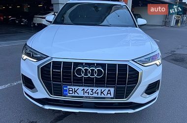 Внедорожник / Кроссовер Audi Q3 2020 в Киеве