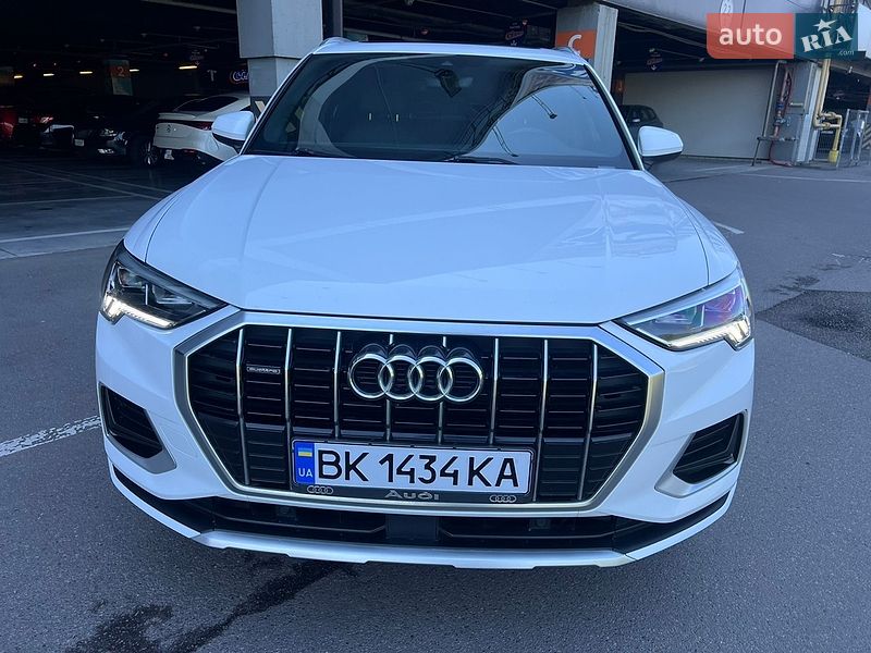 Внедорожник / Кроссовер Audi Q3 2020 в Киеве