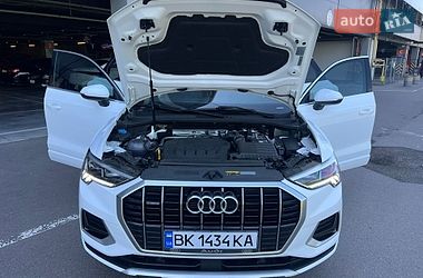 Внедорожник / Кроссовер Audi Q3 2020 в Киеве