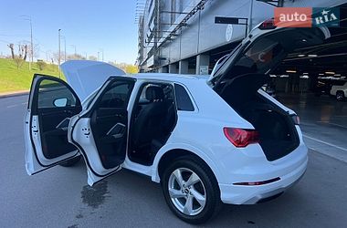 Внедорожник / Кроссовер Audi Q3 2020 в Киеве