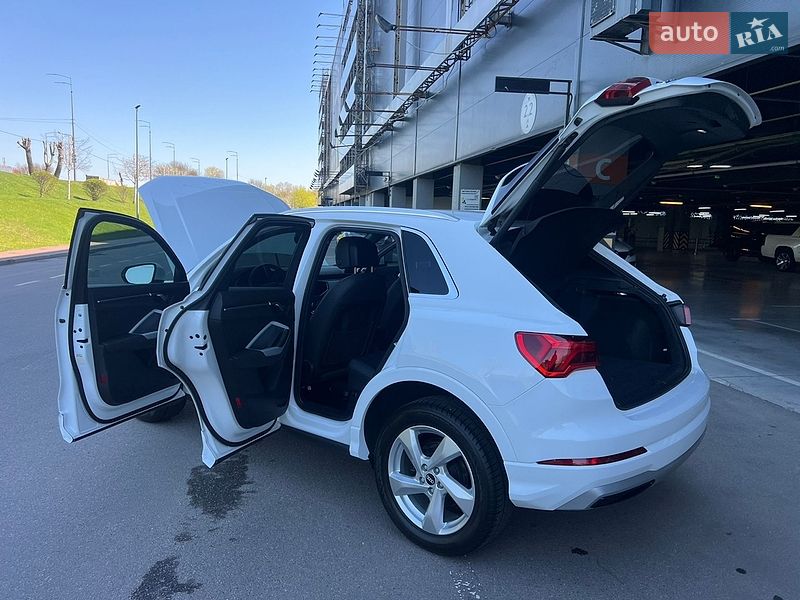 Внедорожник / Кроссовер Audi Q3 2020 в Киеве