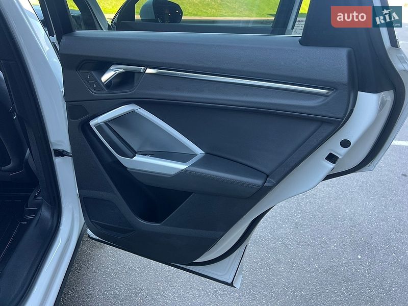 Внедорожник / Кроссовер Audi Q3 2020 в Киеве
