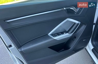 Внедорожник / Кроссовер Audi Q3 2020 в Киеве