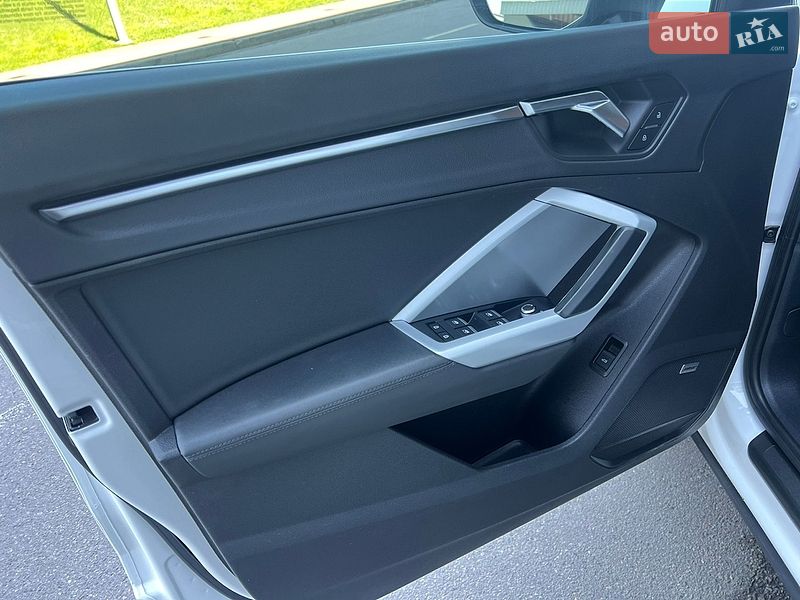 Внедорожник / Кроссовер Audi Q3 2020 в Киеве