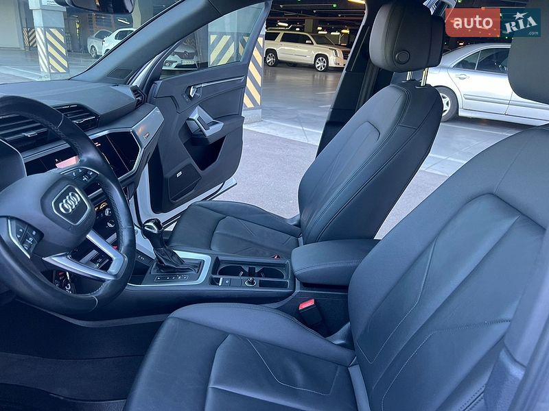 Внедорожник / Кроссовер Audi Q3 2020 в Киеве