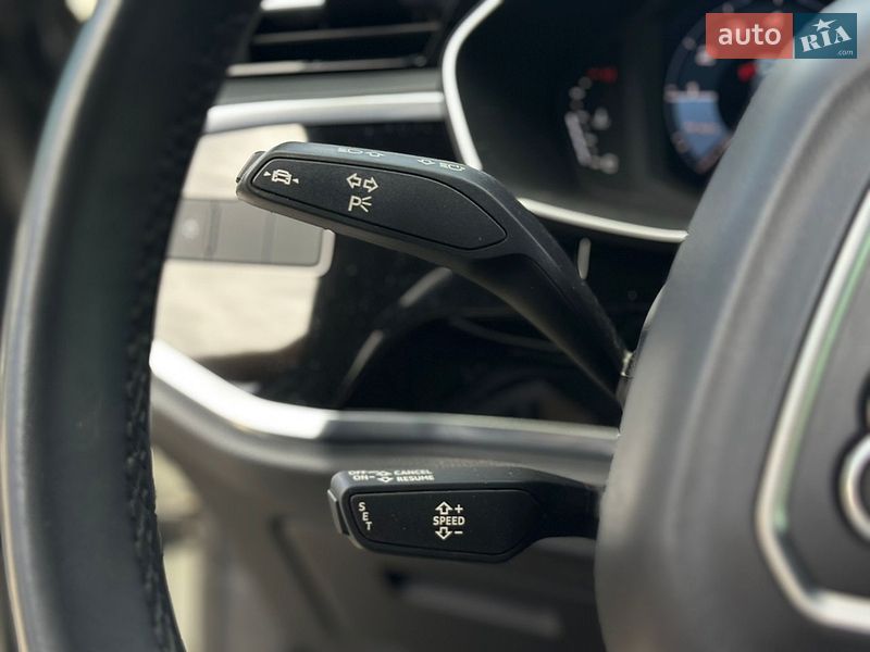 Внедорожник / Кроссовер Audi Q3 2020 в Киеве