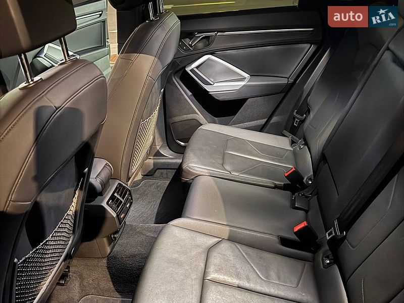 Внедорожник / Кроссовер Audi Q3 2020 в Киеве