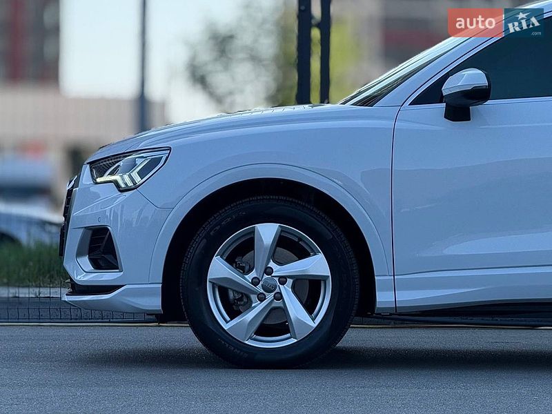Позашляховик / Кросовер Audi Q3 2020 в Києві