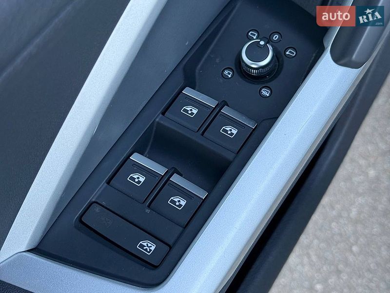 Позашляховик / Кросовер Audi Q3 2020 в Києві