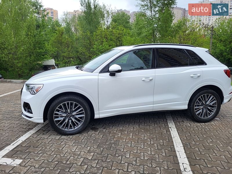Внедорожник / Кроссовер Audi Q3 2022 в Киеве