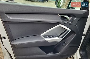 Внедорожник / Кроссовер Audi Q3 2022 в Киеве