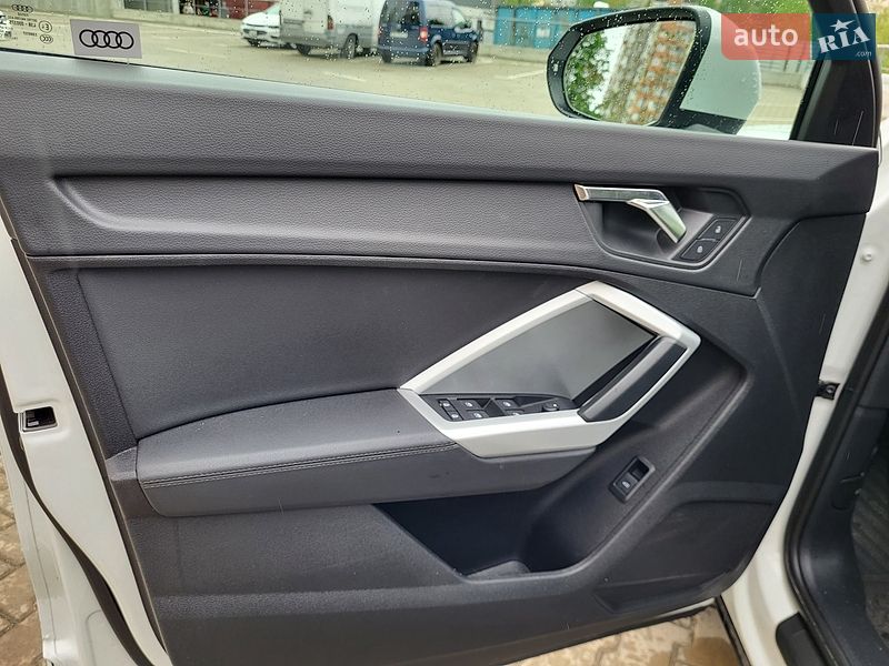Внедорожник / Кроссовер Audi Q3 2022 в Киеве