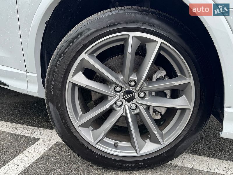 Внедорожник / Кроссовер Audi Q3 2023 в Киеве