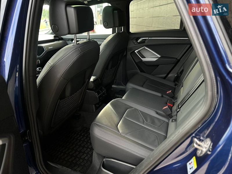 Позашляховик / Кросовер Audi Q3 2024 в Києві