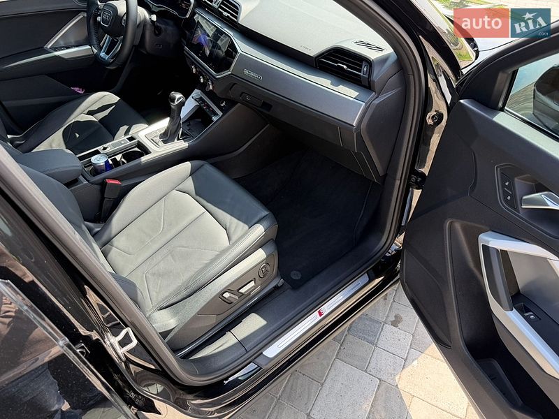 Внедорожник / Кроссовер Audi Q3 2020 в Киеве