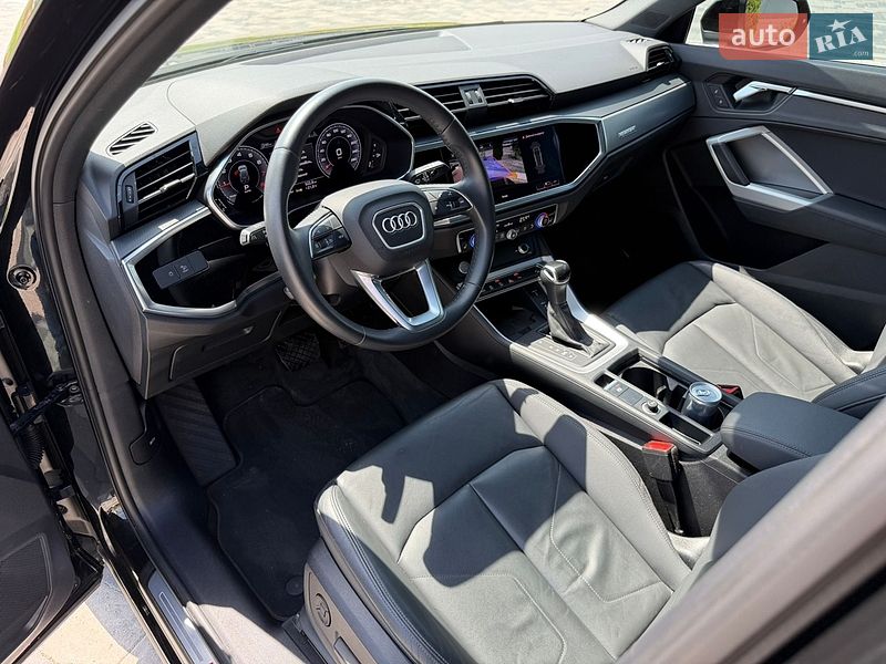 Внедорожник / Кроссовер Audi Q3 2020 в Киеве
