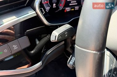 Внедорожник / Кроссовер Audi Q3 2020 в Киеве